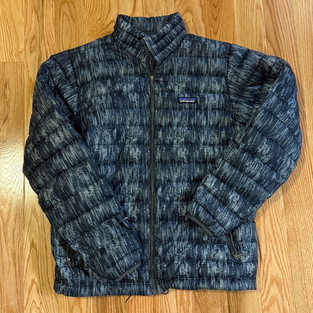 Patagonia down jacket size medium abstract pattern *see listing for flaw*